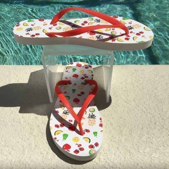 NEW! GAP White & Red Fruit Bowl Flip Flops Beach Sandals Unisex Cruise Swim Pool - Picture 9 of 16